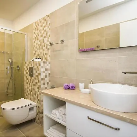 Pet Friendly In With Sauna Vakantiehuis Makarska